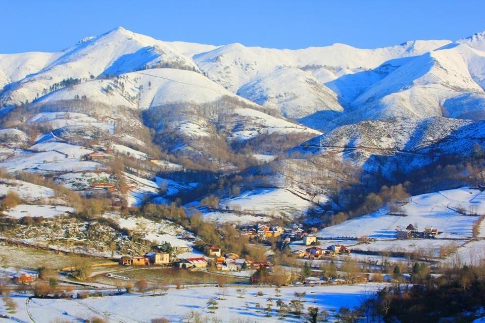 Posada El Pareon Sirviella エクステリア 写真